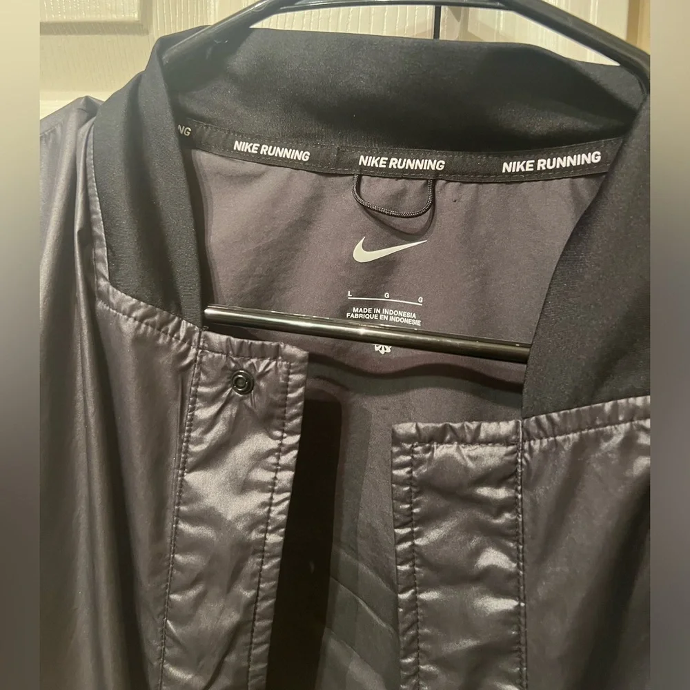 Women’s Nike running windbreaker size L - Picture 4 of 8